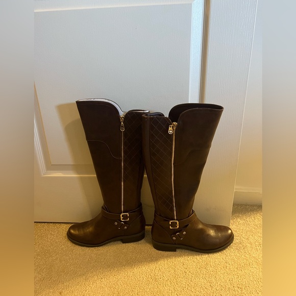 NWOT - Brown Boots - Size 8 - G by Guess - Picture 2 of 2